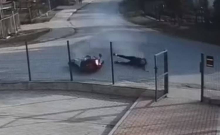 Niebezpieczne popisy zakończyły się na ogrodzeniu. Do sieci trafiło nagranie [WIDEO]