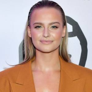 Karolina Pisarek odsłania nogi na najnowszych fotografiach, a internauci szaleją z zachwytu: "Zakochałem się"