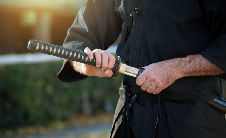 Miał dość sprawy rozwodowej. Wyzwał żonę do walki na miecze samurajskie