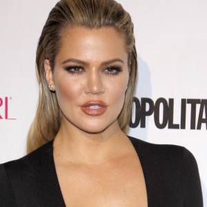 Khloe Kardashian na gorącej fotografii prosto z plaży. Figura celebrytki zaskakuje