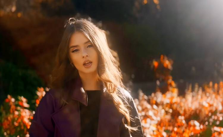 Juli Chan, fot. kadr z teledysku