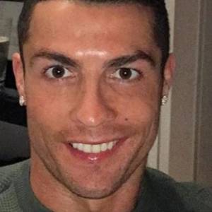 Cristiano Ronaldo w roli piosenkarza? Piłkarz wrzucił do sieci zabawne filmiki! [WIDEO]