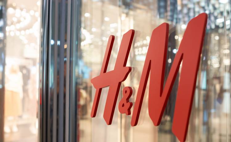H&M z ogromną zniżką na Black Friday! Klienci muszą się jednak spieszyć!