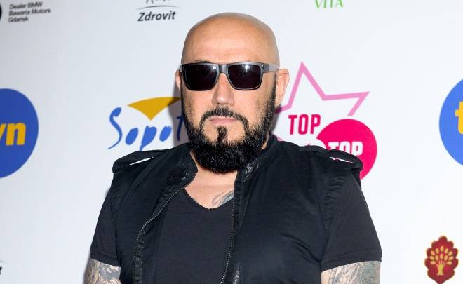 Grzegorz Skawiński pokazał twarz! Jak wygląda bez okularów? [WIDEO]