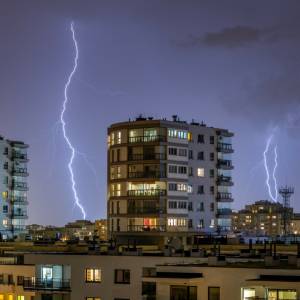 Niebezpieczna zmiana pogody. Nadchodzą burze i silne opady deszczu