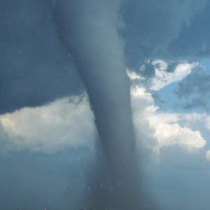 Chwile grozy nad Bałtykiem. Tornado zepchnęło do wody grupę ludzi! 