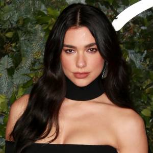 Tak wygląda mama Duy Lipy. Piosenkarka pokazała zdjęcia z dzieciństwa [FOTO]