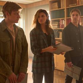 Premiera „Wojny zastępczej” już 8 marca! Nowy serial TVP przeniesie widzów w mroczne lata 90.