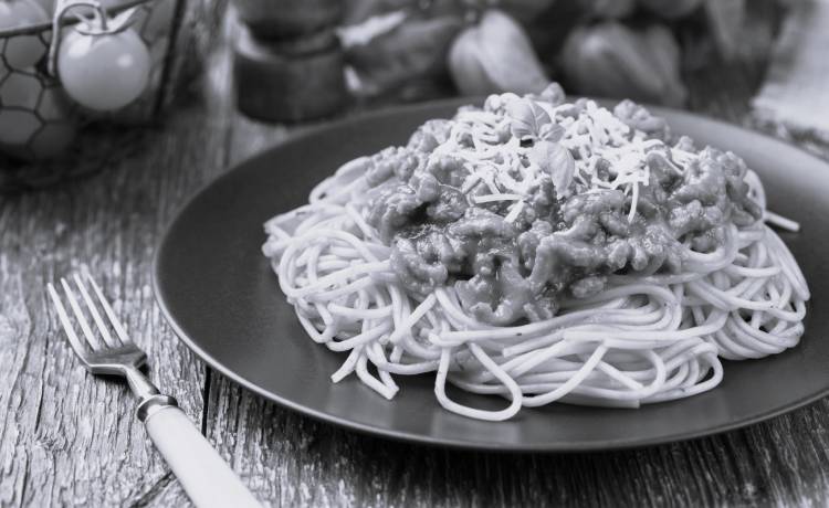 20-letni student zmarł kilka godzin po zjedzeniu odgrzanego makaronu
