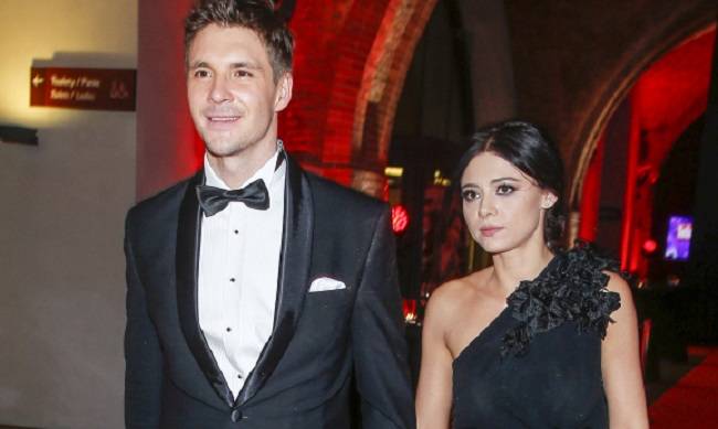 Adriana Kalska ogłosiła rozstanie z Mikołajem Roznerskim. Internauci nie szczędzą krytycznych komentarzy! "Lekkoduch"