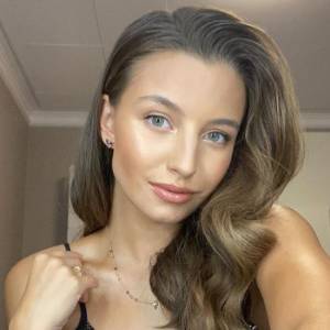 Julia Wieniawa w karbowanych włosach zachwyca internautów. "Nie mogę się napatrzeć!"