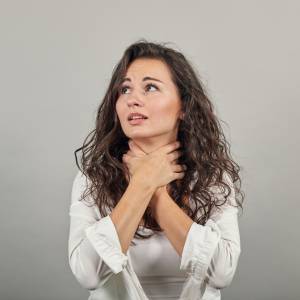 Ość utknęła w gardle? Sprawdź, jak szybko i bezpiecznie sobie pomóc