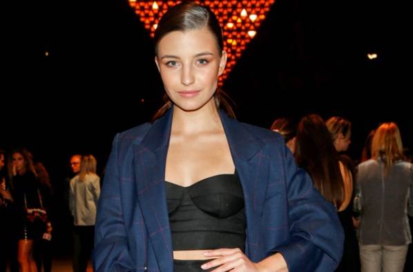 Julia Wieniawa jak Hannah Montana? Aktorka postawiła na blond i grzywkę!