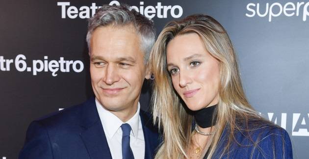 Aleksandra Żebrowska pokazała nagi ciążowy brzuch. Tak żona aktora spędza kwarantannę                               