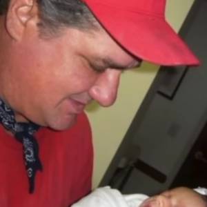 Przyszła mama zobaczyła na badaniu USG zmarłego tatę. Całował jej dziecko…