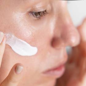 Twoja skóra ci podziękuje. Masz ją w kuchni, a działa lepiej niż drogie serum 