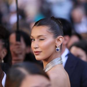 Bella Hadid topless. Światowej sławy modelka pokazała odważne zdjęcia