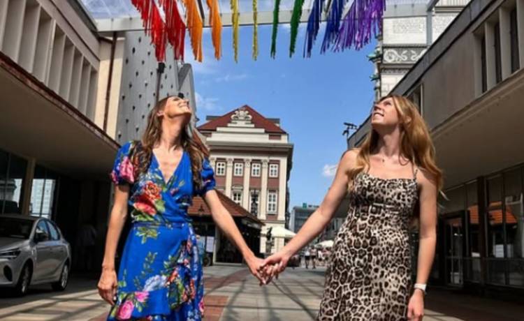 Marta Warchoł świętuje rocznicę ślubu z ukochaną. Dziennikarka TVN24 opublikowała osobisty wpis 