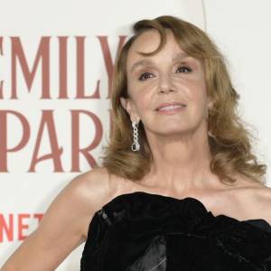 Podbiła serca widzów jako Sylvie Grateau w „Emily w Paryżu”. Co o niej wiemy?