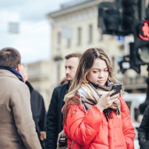 Co oznacza wolniejsze chodzenie? Psychologia wskazuje te cechy osobowości