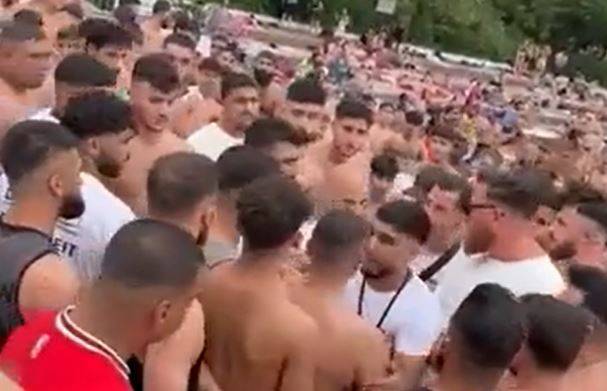 Wielka awantura na basenie. 100 osób biło się z niewiarygodnego powodu [WIDEO]