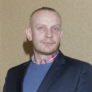 Tym zajmuje się obecnie Bartosz Żukowski z "Kiepskich". Drastyczne nagranie [WIDEO 18+]