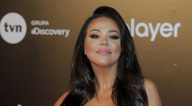 Sylwia Bomba "bryka" po zaspach śniegu w kusym bikini. "BOMBA, dałaś czadu!" [FOTO]