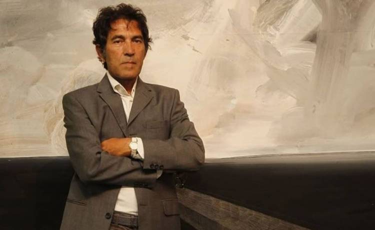 Artysta wystawił na aukcję niewidzialną rzeźbę. "Jestem" została sprzedana za 15 tys. euro