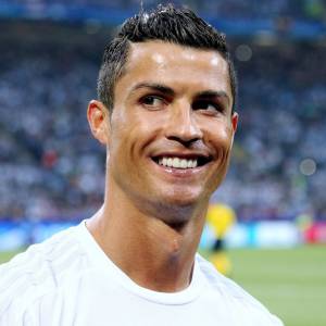 Wakacyjne zdjęcie Cristiano Ronaldo wywołało burzę. Fani posprzeczali się o stopy piłkarza [FOTO]