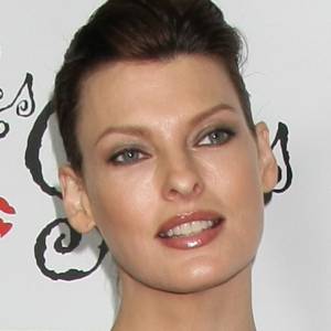 Sławna supermodelka została mocno oszpecona. Pokazała zniekształcone ciało. To jej ostrzeżenie [FOTO]   