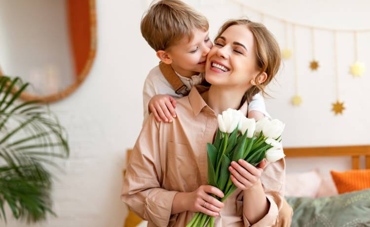 Życzenia na Dzień Matki 2023. Te wzruszające wierszyki zachwycą każdą mamę!
