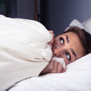 Śni ci się spadanie? Sprawdź, co to oznacza!