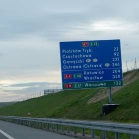 Myślisz, że wiesz, co oznaczają liczby na drogowskazach? Prawda może cię zaskoczyć