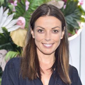 Katarzyna Glinka prezentuje ociekające wodą ciało na tle wodospadu. Aktorka powróciła pamięcią na Bali! "Cudowne zdjęcie"