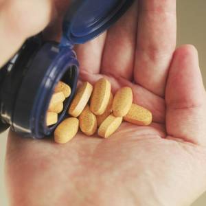 Witamina B12 – cichy strażnik zdrowia. Kiedy warto sięgnąć po suplementy?