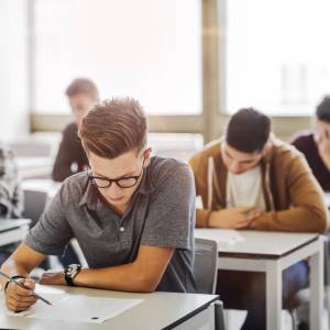 W szkole szło im łatwo. Te 4 znaki zodiaku były prawdziwymi prymusami!