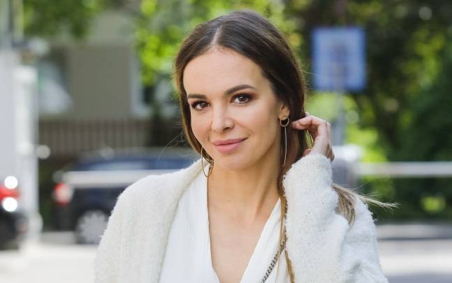 Anna Wendzikowska zasłoniła głowę kapeluszem, ale odsłoniła pośladki. Wakacyjne zdjęcie gwiazdy to hit! 