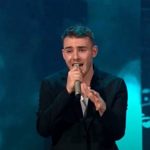 Krystian Ochman z "The Voice of Poland". Kim jest objawienie jedenastej edycji programu? Posłuchaj singla "Światłocienie"