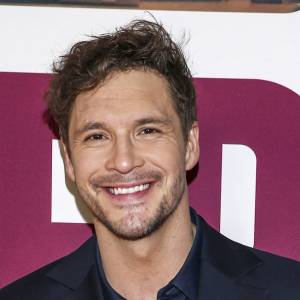 Mikołaj Roznerski na „ślubnej” fotografii. Obok: serialowa żona