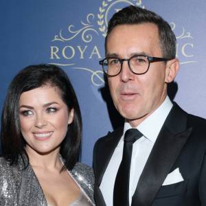 Katarzyna Cichopek i Maciej Kurzajewski pokazali, jak spędzają święta. Pozuje z nimi Bono [FOTO]