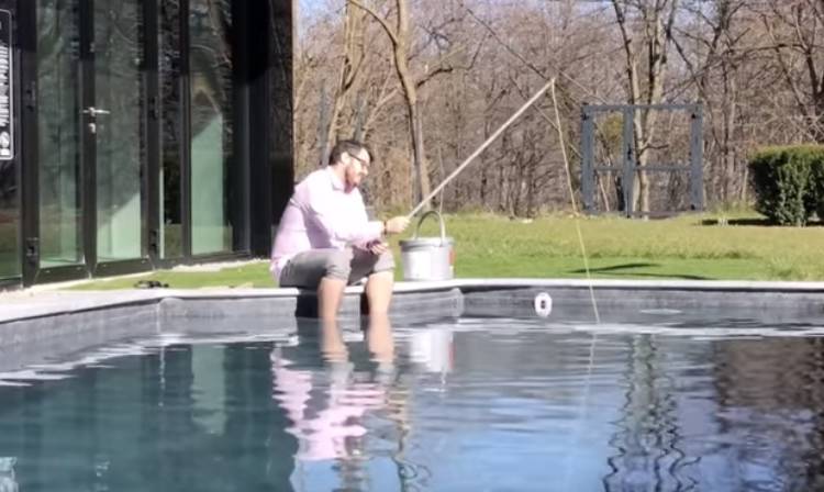 Pracownicy hotelu w zabawnym utworze. "Jeszcze będzie sezon" hitem Internetu!                                              