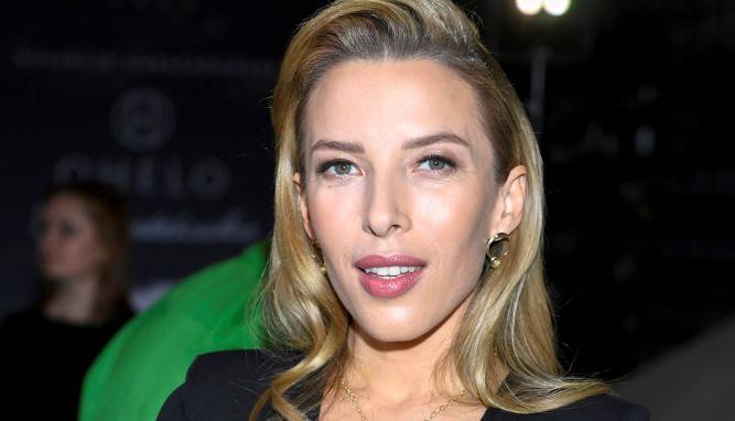 Ewa Chodakowska na odważnych fotografiach. Trenerka prezentuje szczupłą sylwetkę w bikini