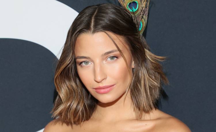 Julia Wieniawa zapozowała na mrozie. Odważnie odsłoniła pośladki [FOTO]