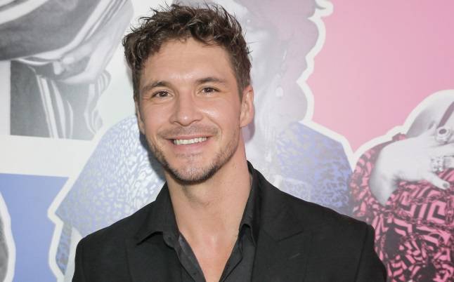 Mikołaj Roznerski pokazał brata. Na zdjęciu nie są sami! Kilkuletni chłopiec skradł całe show [ZDJĘCIE]