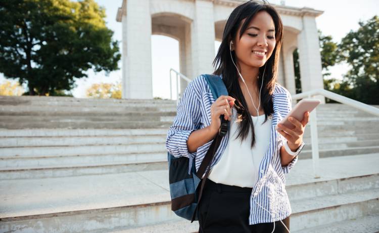 Japończycy z zakazem używania telefonów na ulicach. Są nowe przepisy
