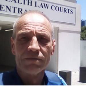 Karol i Camilla mają syna? Pewien mężczyzna podaje się za ich dziecko!