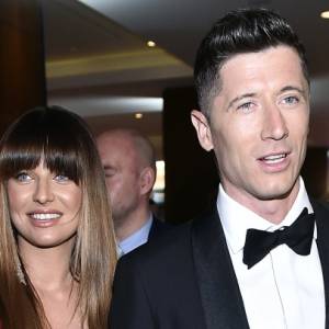 Anna i Robert Lewandowscy publicznie pokazali twarze Klary i Laury. "Prześliczne córeńki" [ZDJĘCIE]