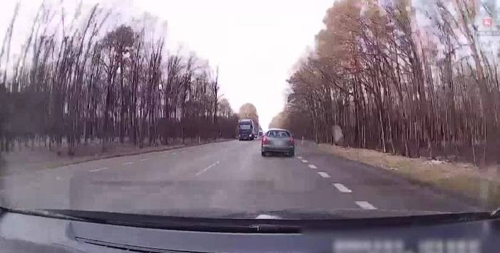 Kawałek metalowej rurki może doprowadzić do tragedii na drodze! Zobacz, co stało się z samochodem 46-latka [WIDEO]