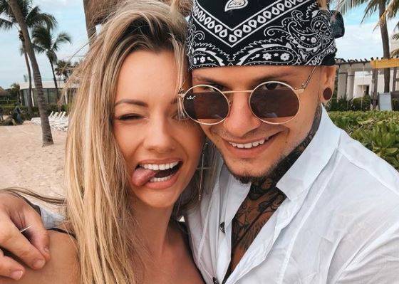 Pamela i Mateusz z Fit Lovers w gorącym pocałunku! Ubrani są jedynie w bieliznę [FOTO]