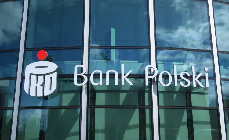 Świąteczne przelewy. Zobacz, kiedy musisz wysłać pieniądze, by dotarły na czas, fot. Shutterstock